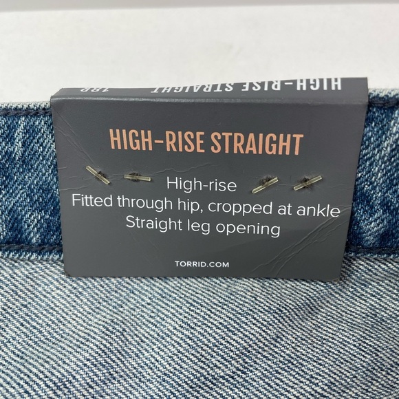 NWT Torrid High Rise Straight Jeans Lightwash Blue Raw  Hem Size 18 - Picture 4 of 10